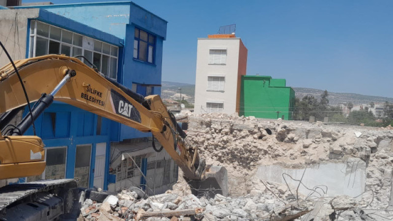 Altunok, Metruk binaları yıkıyoruz