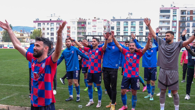 Silifke Belediyespor, evinde güldü