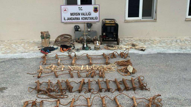 “DEFİNE ARAYAN ŞAHISLAR JANDARMAYA TAKILDI”