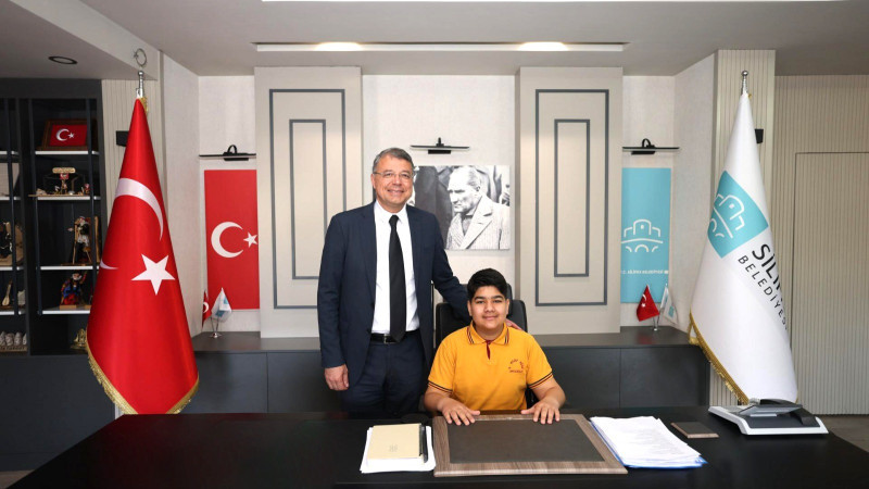 BAŞKAN TURGUT, 23 NİSAN BAYRAMI’NI KUTLADI