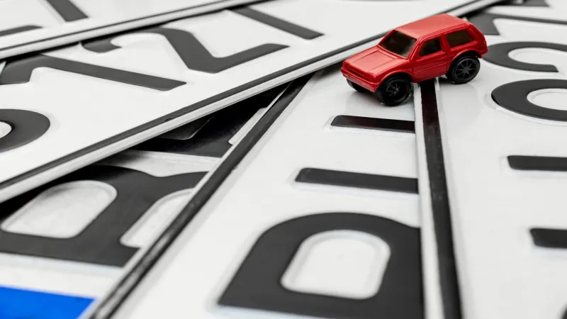 APP plaka gündemde! Ceza yememek için nasıl değiştirilir?