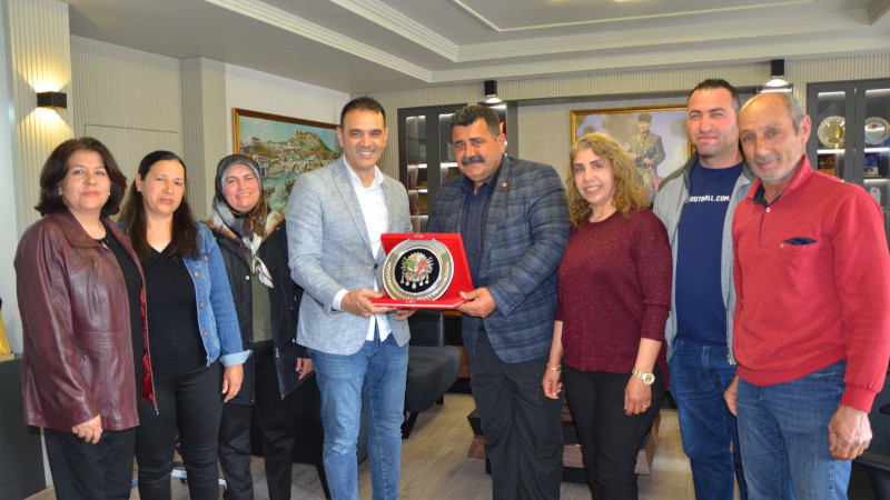 Muhtardan Altunok’a Teşekkür Plaketi