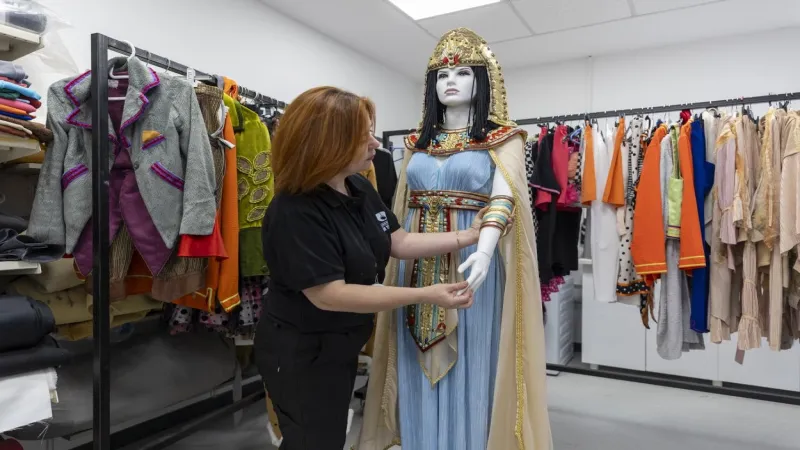 Mersin'de tiyatro kostümleri usta ellerde hayat buluyor